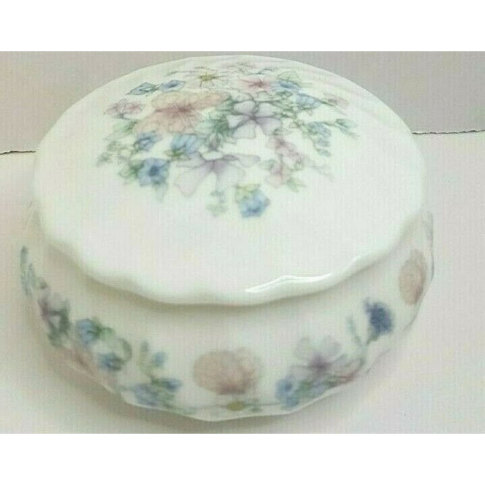 Wedgwood Bone China Covered Bowl England  Scalloped Candy Wedgewood Lid Flowers